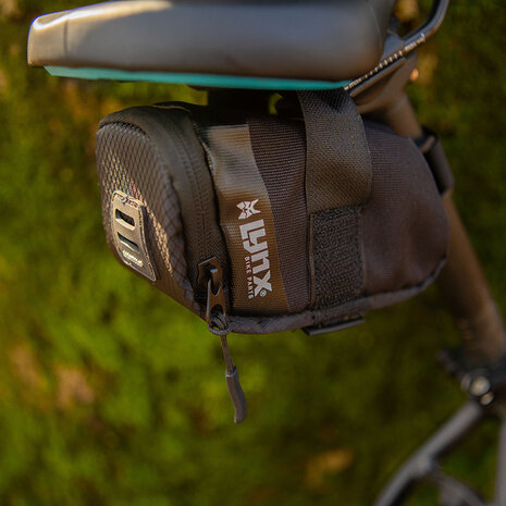 Lynx Zadeltas XL Sequoia Polyester-ripstop. Waterafstotend.